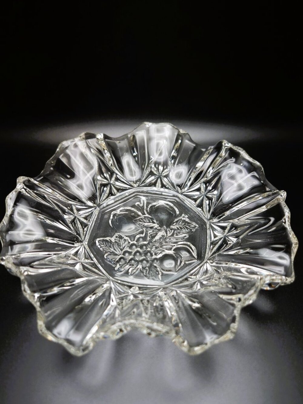 Vintage Clear Pressed Glass Fruit Bowl Ruffled Scalloped Starburst Serving Dish